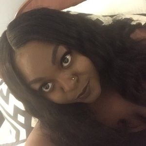 Meet your Posher, Ebony